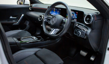 2024 MERCEDES-BENZ CLA 200 A/T full