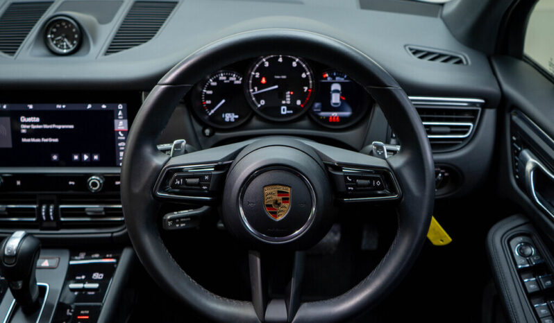 2023 PORSCHE MACAN full