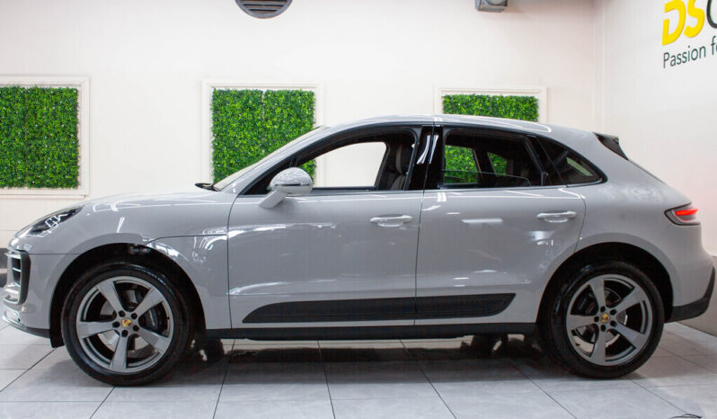 2023 PORSCHE MACAN full