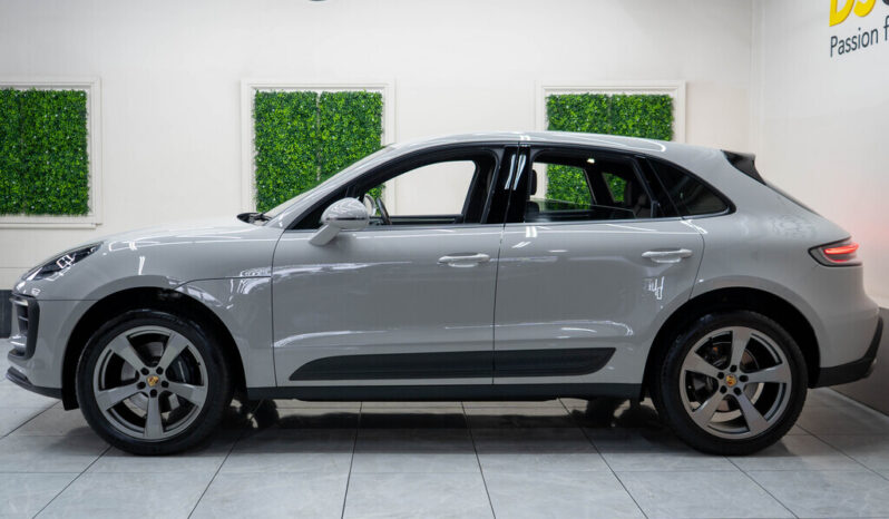 2023 PORSCHE MACAN full